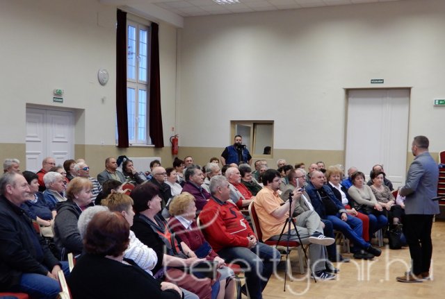 Igaz beszéd - dr. Ujhelyi István Berettyóújfaluban 07